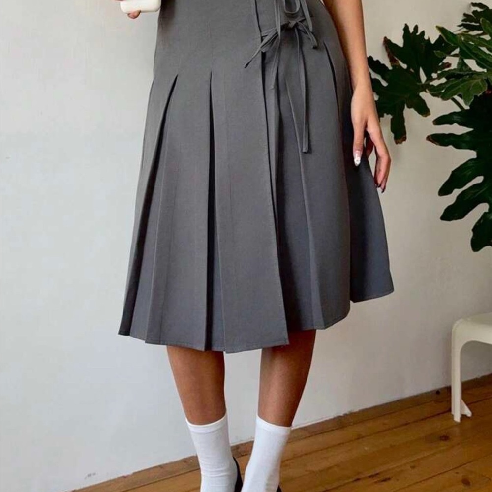 Gray Knee-Length A-Line Skirt with Tie Front